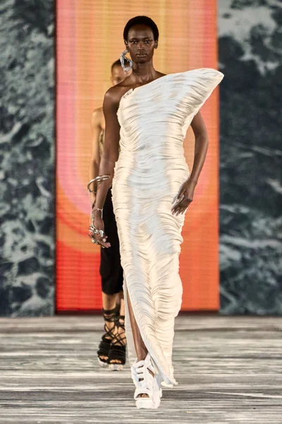 Look 12